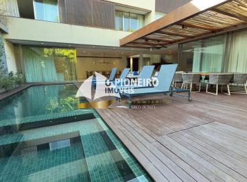 Casa · 550m² · 5 Quartos · 4 Vagas · Casa de condomínio, disponível para venda na Praia da Baleia.