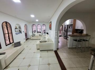 Casa · 217m² · 3 Quartos · 3 Vagas · Sobrado com 217m2, 2 suítes uma com banheira em ótima localização em Veleiros