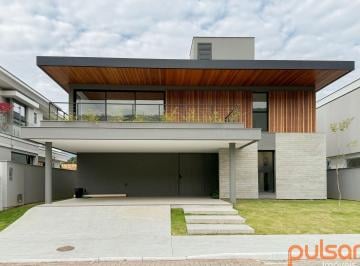 Casa · 375m² · 4 Quartos · 2 Vagas · Casa com 4 suítes em Condomínio