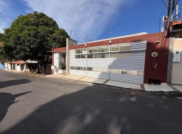 Casa de 3 quartos, Manaus · Casa à Venda no Adrianópolis