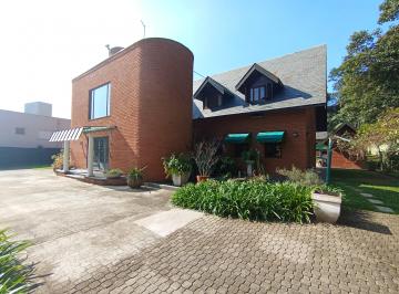 Casa de 6 quartos, Cotia · Casa alto padrão, condomínio fechado ao lado Parque Cemucam, ótima oportunidade.