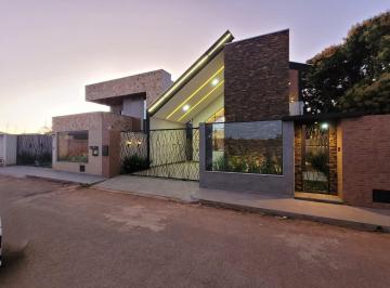 Casa de 3 quartos, Formosa · Cabana Nórdica em Alto Padrão. Pé direito duplo