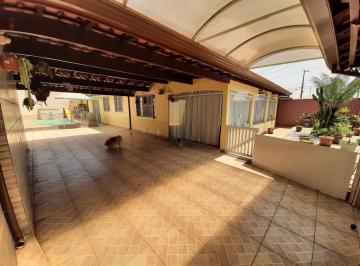 Casa · 180m² · 2 Quartos · 6 Vagas · Casa Isolada à Venda em Mongaguá - Próxima à Praia e com Piscina Privativa!