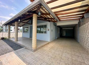 Casa · 232m² · 5 Quartos · 3 Vagas · Casa semi mobiliada, com 5 dormitórios, no bairro Água Verde