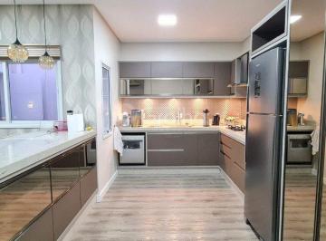 1 · Casa de 196m² com 3 quartos sendo 1 suíte no Carianos