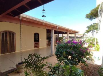 Casa · 170m² · 2 Quartos · 6 Vagas · Casa estilo chácara à venda no Bairro São José em Americana com 2 quartos (1 suíte) e 6 vagas de gar