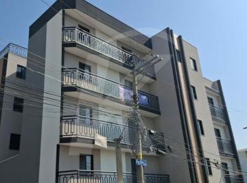 Apartamento · 60m² · 2 Quartos · 1 Vaga · Apartamento com 2 dormitórios, quintal e 1 vaga de garagem na Vila Gustavo