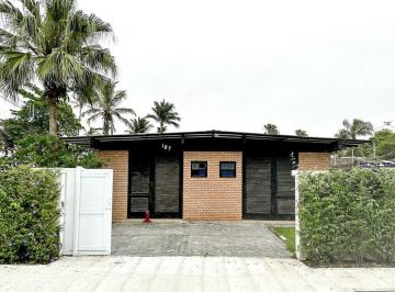 Casa · 209m² · 4 Quartos · 4 Vagas · Casa Próxima ao Mar À Venda Na Praia De Pernambuco Em Guarujá.