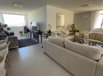 2 · Apartamento de 202m² com 4 quartos sendo 3 suítes no Centro