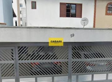 Casa · 214m² · 3 Quartos · 3 Vagas · Sobrado espaçoso em rua reservada, colado à Praça Geovane Breda (Área Verde)