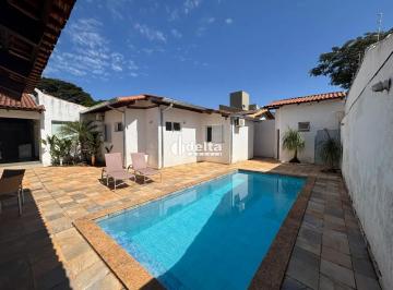 Casa · 540m² · 4 Quartos · 4 Vagas · Casa residencial com 4 suítes disponível para locação e venda no bairro Jardim Karaíba em Uberlândia