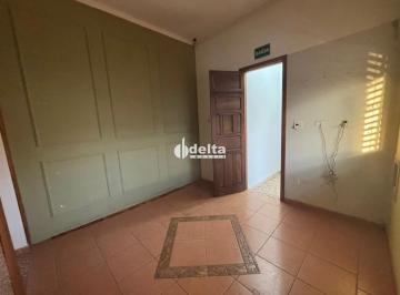 Comercial · 70m² · 5 Quartos · Loja comercial disponível para locação e venda no bairro Saraiva em Uberlândia-MG