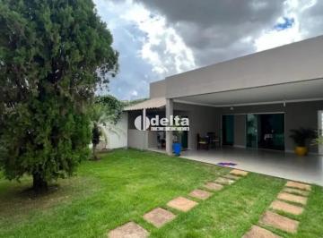 Casa · 250m² · 3 Quartos · 4 Vagas · Casa disponível para venda no bairro Granada em Uberlândia MG