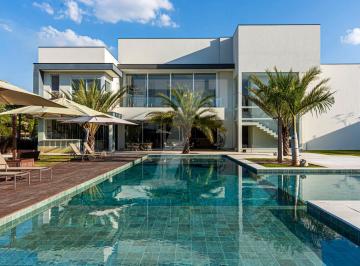 Casa · 815m² · 3 Quartos · 4 Vagas · Casa disponível para venda com 3 suítes na Fazenda da Grama próxima a Praia