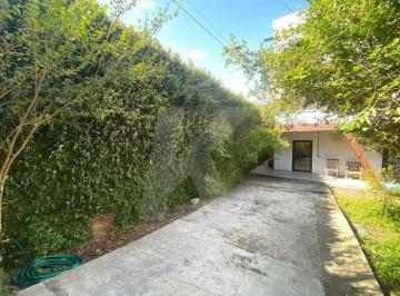 Casa · 176m² · 2 Quartos · 5 Vagas · Casa moderna em rua com segurança, 176 mts², 2 quartos, (1 suíte), 5 vagas,  no  Jardim Guapira