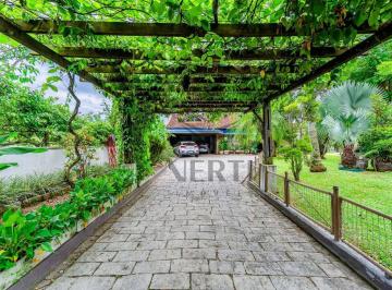 525dfae1ae3121534f23e3a5bb19fee0f9dcaff7 · CASA COM 222M² COM PISCINA E TERRENO PLANO DE 1.000 m