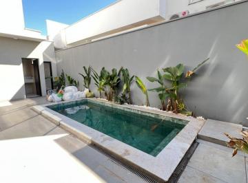 Casa · 210m² · 3 Quartos · 4 Vagas · Casa à venda, 210 m² por R$ 2.200.000,00 - Condomínio Splêndido - Uberlândia/MG
