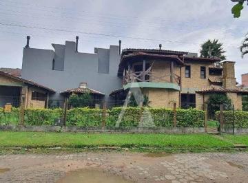 d3ac01066b370a990e7d9bc3a019cbf0e37ed273 · Casa com 3 dormitórios à venda, 191 m² por R$ 2.000.000,00 - Panorâmico - Garopaba/SC