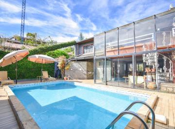 Casa de 5 quartos, Curitiba · Casa em região nobre do bairro Ahú com mais de 500 m² de terreno.