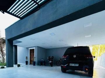 Casa de 3 quartos, Cotia · Lindo Imóvel com piscina, churrasqueira, suítes, muito verde! 250 m²