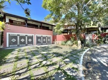 Casa · 1580m² · 5 Quartos · 8 Vagas · Incrível Casa com 5dorms/2sts, planejados, hidro, lazer, com 446 m².
