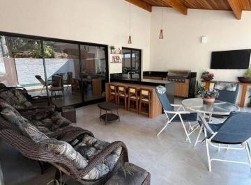 Casa · 200m² · 3 Quartos · 4 Vagas · Linda Casa com 3 dorms/1sts, planejados, escritório, gourmet, Piscina!