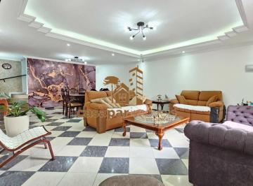 Casa · 450m² · 4 Quartos · 5 Vagas · Sobrado à Venda com 442m² e 4 Quartos, Piscina e Espaço Gourmet