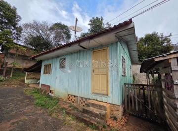 5475712090.jpg · Casa de madeira com 02 dormitórios