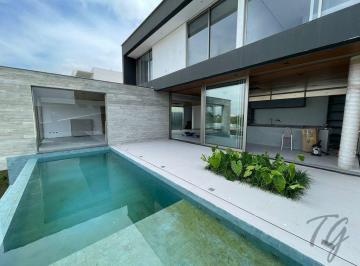 f3rkc2ody5ytg5mwmzmjlm_md · Casa de Alto Padrão com Vista Privilegiada e Projeto Assinado por Fernando Poles