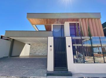 Casa de 4 quartos, Águas Claras · Casa Alto Padrão em Arniqueira – 4 Quartos, Lazer Completo