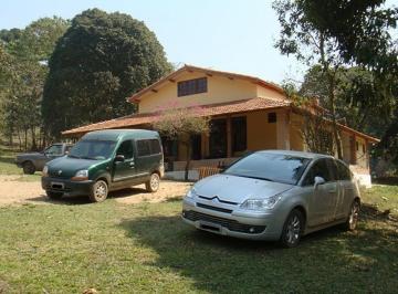 Foto 01 · Casa para locação com 4 quartos, 2 banheiros e 2 vagas de garagem na cidade de cidade] e no bairro b