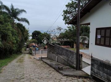 8 · Casa 3 dormitórios 384m2 privativos 2 vagas de garagem no bairro Cacupé