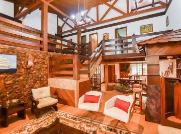 Casa de 5 quartos, Curitiba · Residência 5 quartos e 385m² e 10 vagas no bairro Ahú Curitiba PR