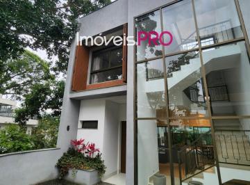 Casa · 689m² · 4 Quartos · 4 Vagas · Linda casa em Condomínio