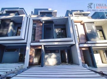 Casa · 179m² · 4 Quartos · 2 Vagas · Casa em Condomínio com 179m², 4 quartos, 2 vagas de garagem