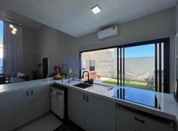Foto 01 · Casa à venda: 3 quartos, 3 suítes, 2 salas, 4 banheiros, 2 vagas de garagem, 151m² - Cidade, Bairro]