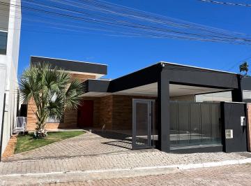 Casa de 3 quartos, Vicente Pires · Linda casa com 3 suítes e 300m² dentro de condomínio em Vicente Pires