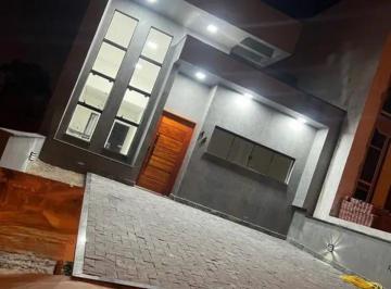 Foto 01 · Casa em Condomínio à venda em Araçoiaba da Serra-SP, bairro Lago Azul: 3 quartos, 1 suíte, 1 sala, 3