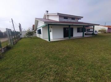 Casa · 450m² · 7 Quartos · 3 Vagas · Casa Residencial de Esquina à venda em Cidreira - Centro: Casa de Alvenaria com Lareira e Churrasque