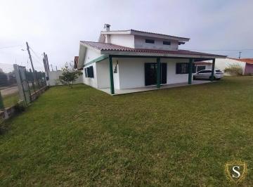 Casa · 450m² · 7 Quartos · 3 Vagas · Casa Residencial de Esquina à venda em Cidreira - Centro: Casa de Alvenaria com Lareira e Churrasque