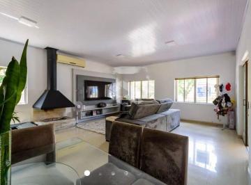 440149_i1kFI873qAY515_440149675b29e309476.jpg · Casa Ampla com 3 Quartos, Suíte com Closet e Área de Lazer Completa | Ensolarada e Bem Localizada