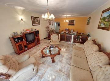 Casa · 174m² · 4 Quartos · 2 Vagas · Apartamento à venda em Vila Yaya com 174 m², 4 quartos, 2 vagas