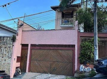 Casa · 180m² · 3 Quartos · 4 Vagas · Espaçosa Casa com 3dorms/1sts, planejados, quintal! 180 m² - Parque Ipê SP