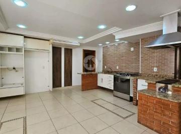 Casa · 165m² · 3 Quartos · 2 Vagas · Sobreposta baixa à venda, 3 dormitórios e 1 suíte, no bairro do Embaré, em Santos/SP.