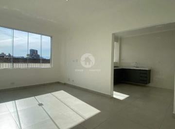 Apartamento · 78m² · 2 Quartos · 1 Vaga · Apartamento reformado 2 quartos, elevador, vaga demarcada - Embaré