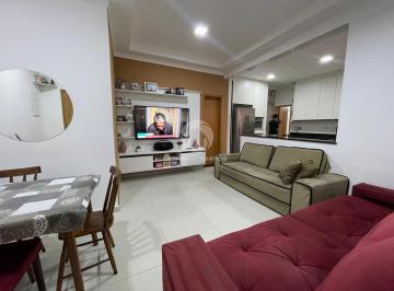 Casa · 117m² · 3 Quartos · 1 Vaga · Casa sobreposta baixa à venda, 3 suítes, em Santos/SP.