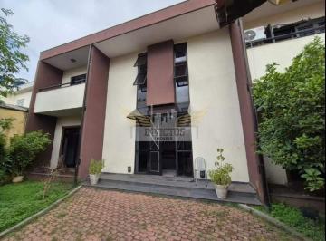 Casa · 367m² · 3 Quartos · 8 Vagas · Casa Térrea com Sobrado nos Fundos para Comprar, 367m² - Vila Leopoldina, Santo André/SP. 