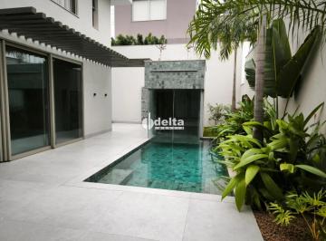 Casa · 426m² · 3 Quartos · 4 Vagas · Casa residencial no condomínio Bosque Karaíba disponível para locação e venda no bairro Gávea em Ube
