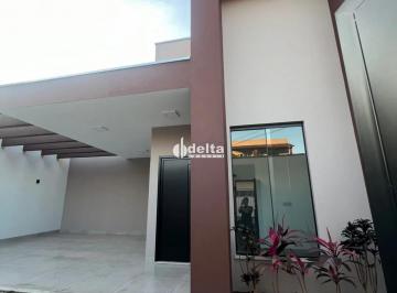 Casa · 240m² · 3 Quartos · 3 Vagas · Casa com 3 quartos, sendo 1 suíte, disponível para venda no bairro Planalto em Uberlândia-MG