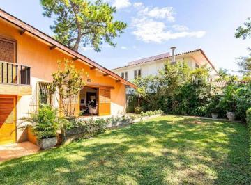 Casa · 250m² · 3 Quartos · 4 Vagas · Casa à venda em rua fechada no Jardim Guedala.